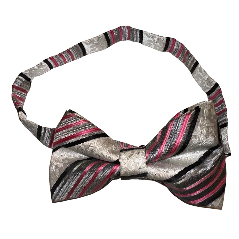 Fashionable adjustable bow tie. Ready to be shipped